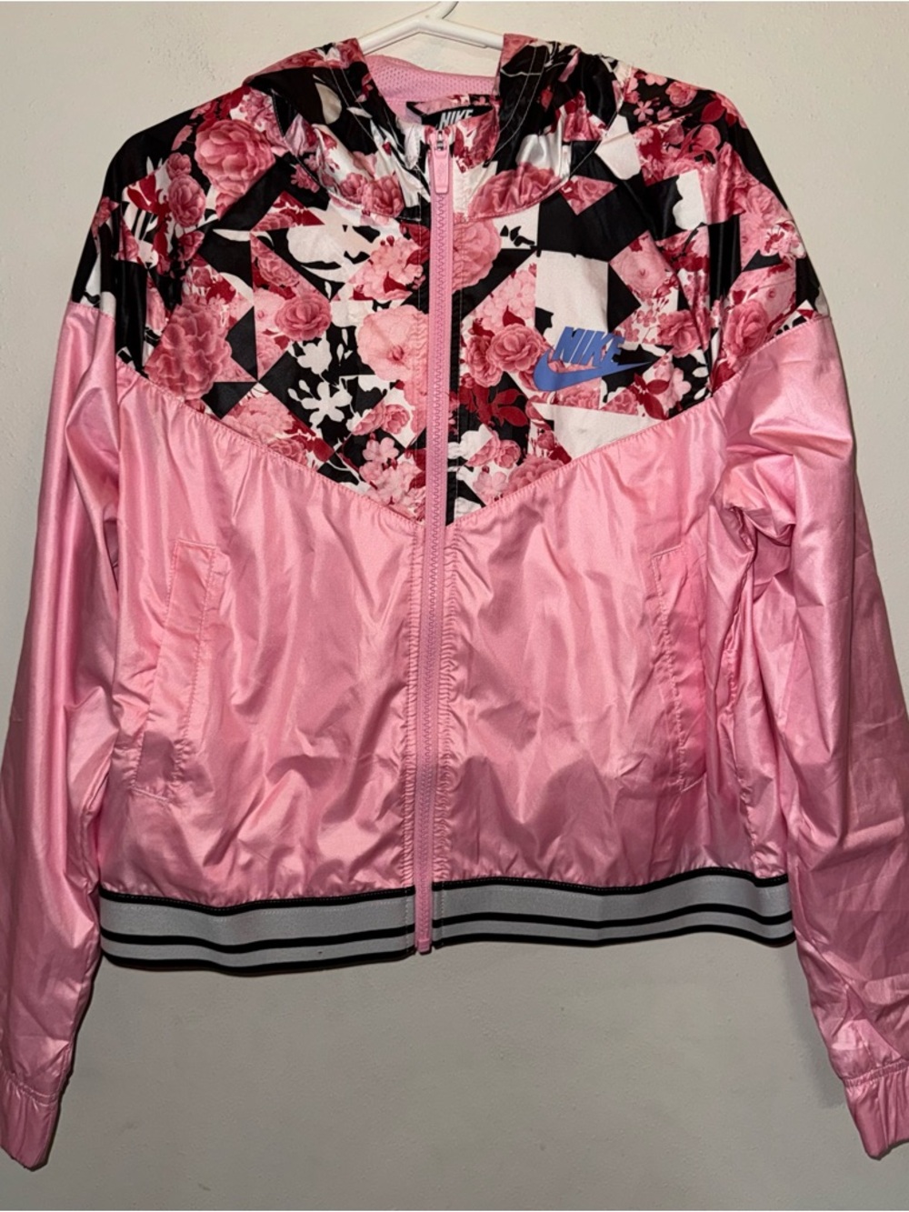 Nike Sportswear Windrunner Jacket Pink and Black Floral Girls Size Extra Large
